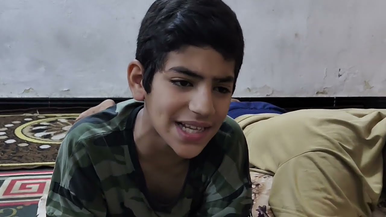 من يجي صديقك البيتكم واخوك يفضحك كدامه ابوالحفظات 😂😂