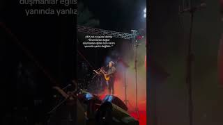 Ben Varim Yaninda Yalniz Deği̇lsi̇n