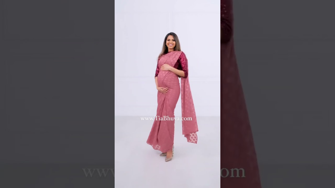 pregnancy-styling-a-saree-with-a-loose-top-for-comfort-d1 