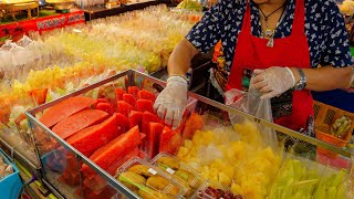 Фруктовый рынок ранним утром, мастер по нарезке фруктов | Тайская уличная еда