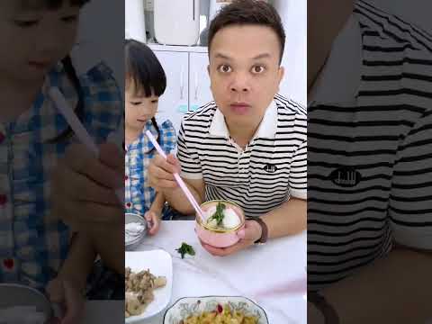 女兒最近經常挑食不願意吃青菜，媽媽只好出此下策，雖然是好方法，就是有點費爹😂#爸爸帶娃 #家有萌娃