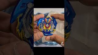 SHOPPING AT TOYS 'R' US AND UNBOXING BEYBLADE PRO SERIES CHAMPION SET!!!!  TAKARA TOMY GRIP!!!!