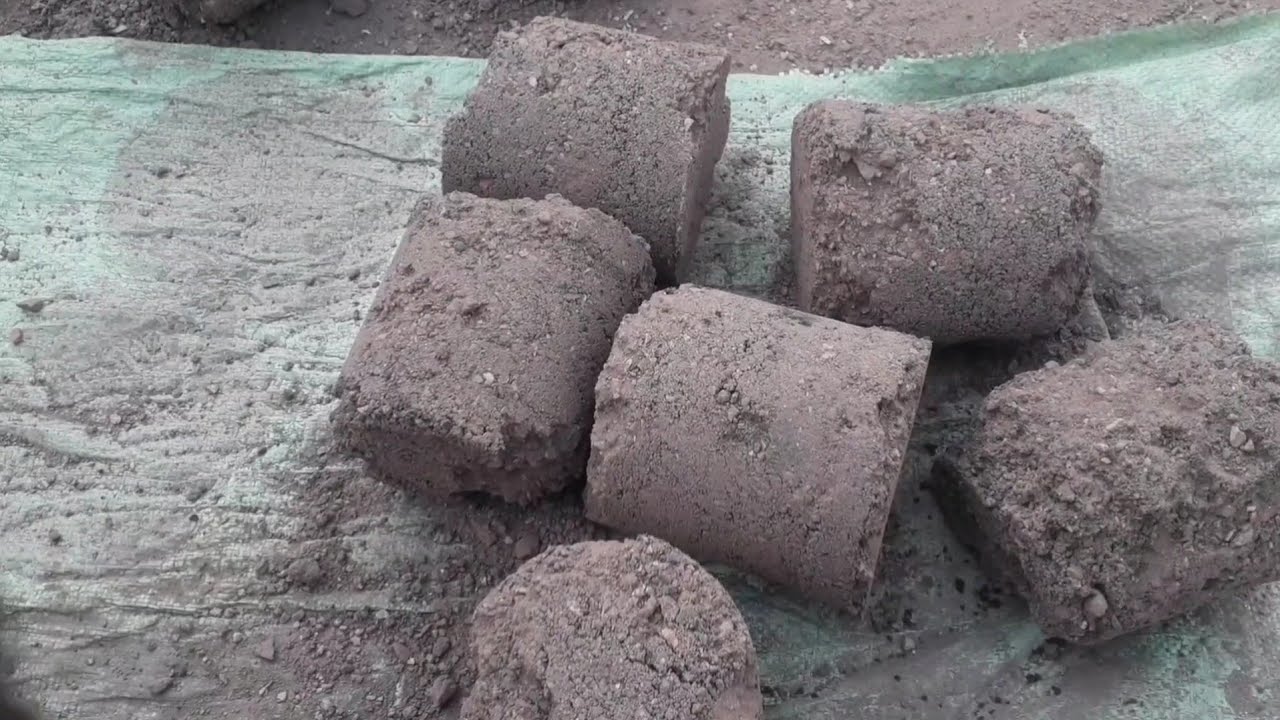 brown red 🤎crunchy cups dry crumbling over sheet+water ASMR crumbling video 🙌✨🤤💦💦💯