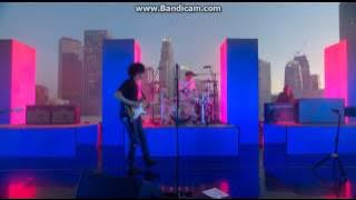 Download lagu The 1975 - She's American