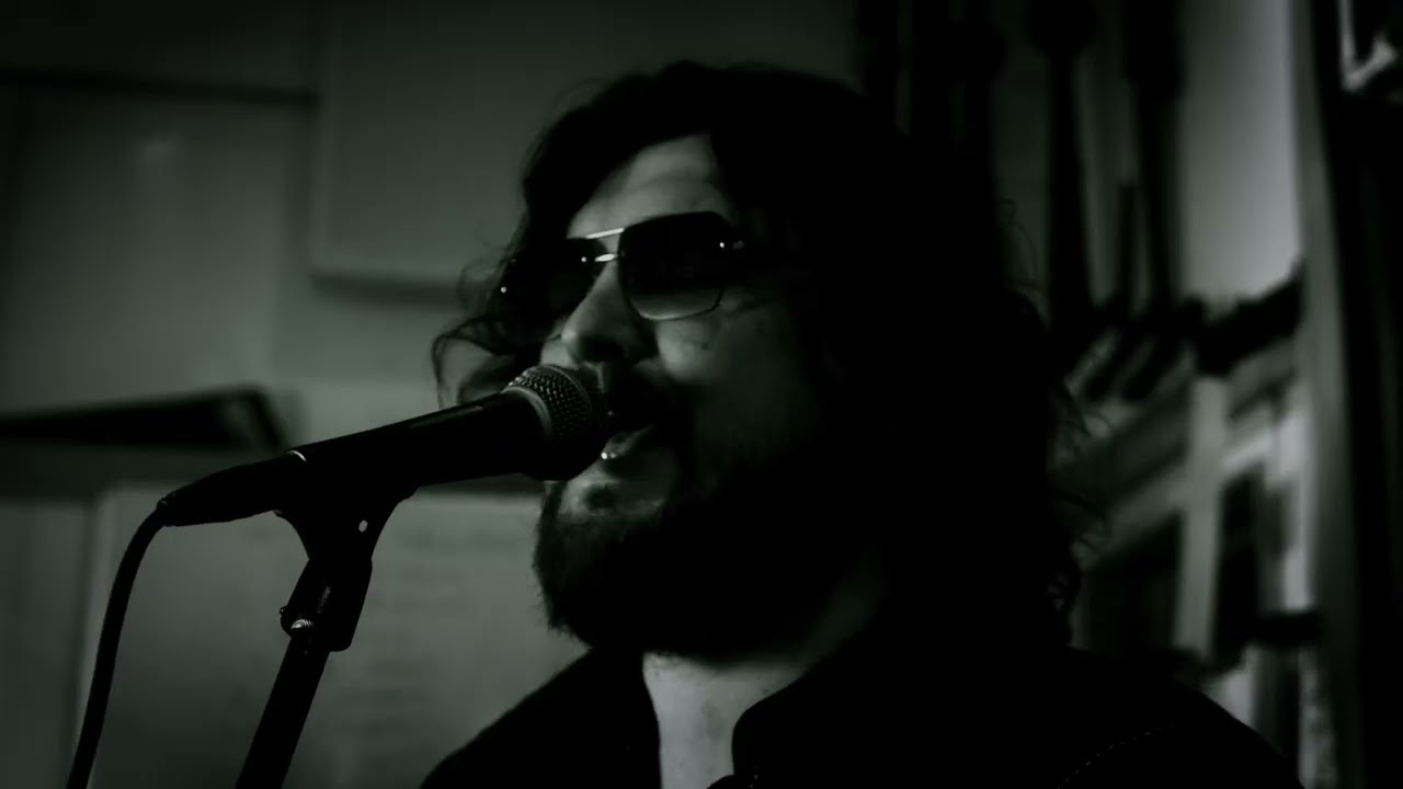 Obejrzyj She's a Sailor - Inside (Official Video) w YouTube Obejrzyj She's a Sailor - Inside (Official Video) w YouTube