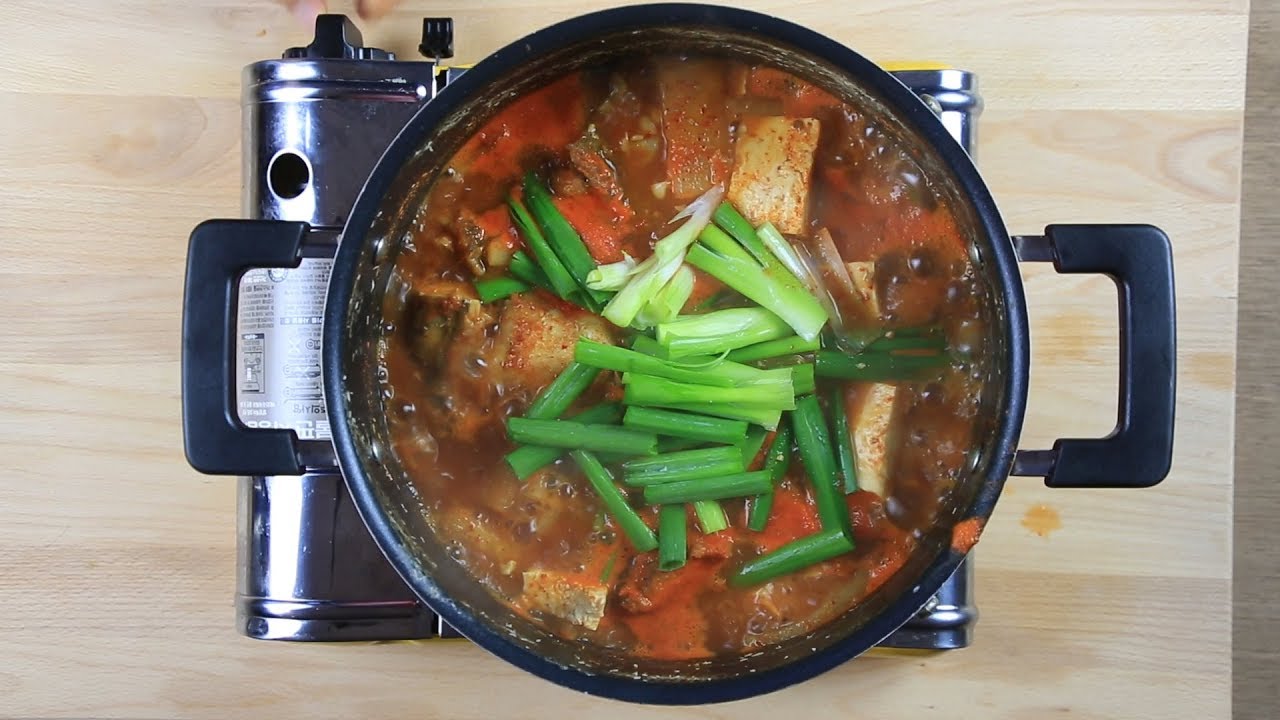 Pollock Roe Stew Hot and Spicy Pollack Stew (얼큰한 동태찌개) - YouTube