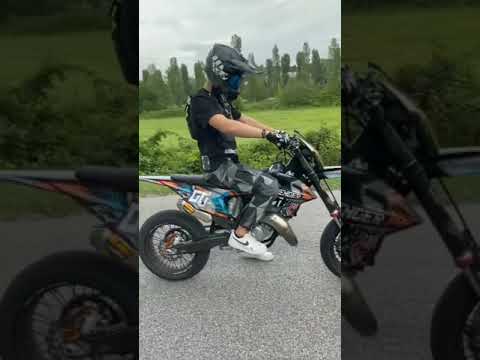 KTM NIH BOSS, SENGGOL DONG 🤣 #SUPERMOTO #KTM #KLX #WHEELIE #shorts