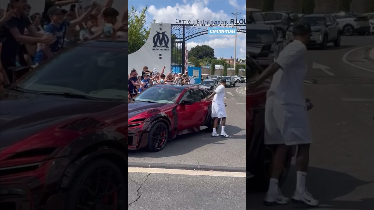 🇬🇦✍️ Aubameyang, au volant de sa Ferrari, s’arrête pour signer des autographes !