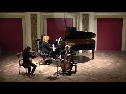 Shostakovich piano trio - Louise Chisson, Tamara Atschba & Ophélie Gaillard