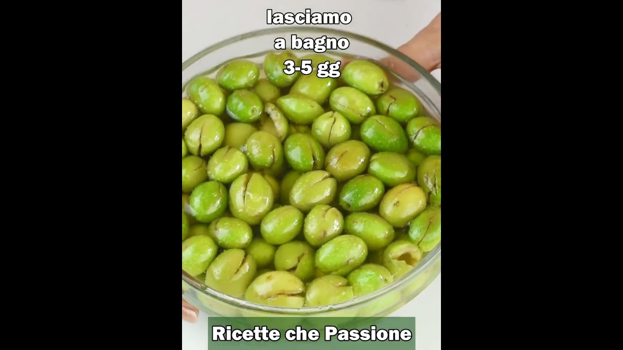 Olive schiacciate in salamoia - Ricette che Passione