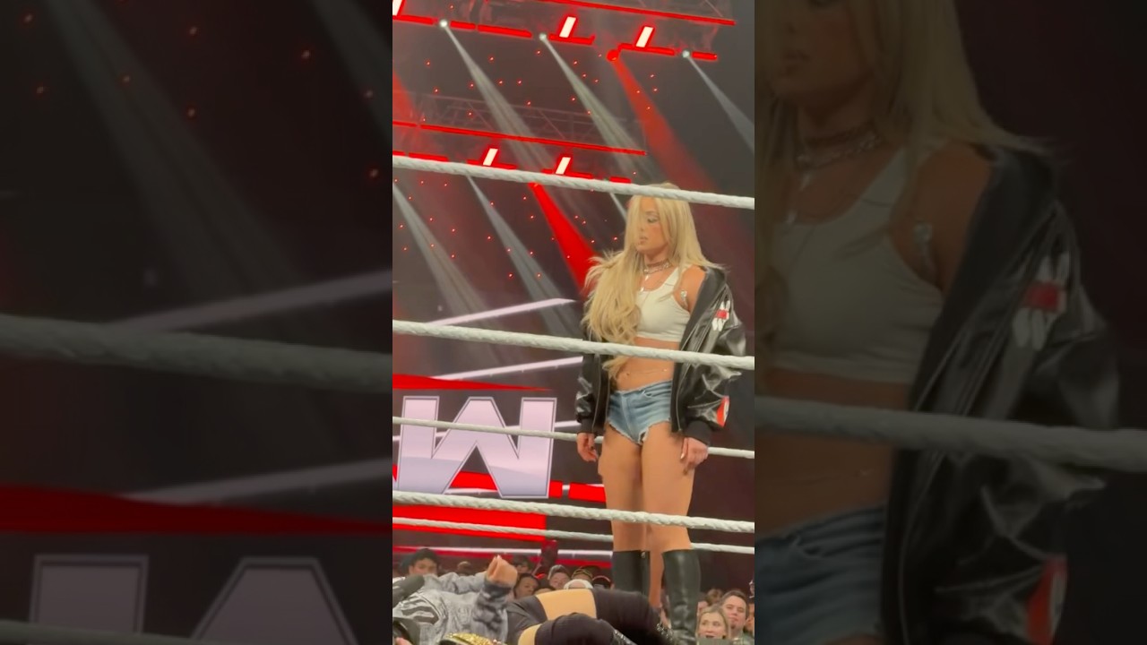 Лив Морган выбирает Стефани Вакер! 😳