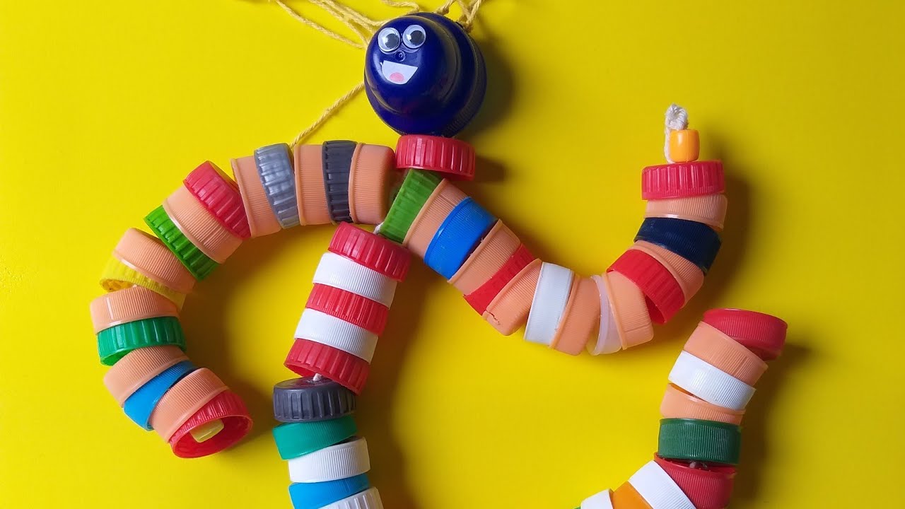 Boneco com Tampinhas de Garrafa