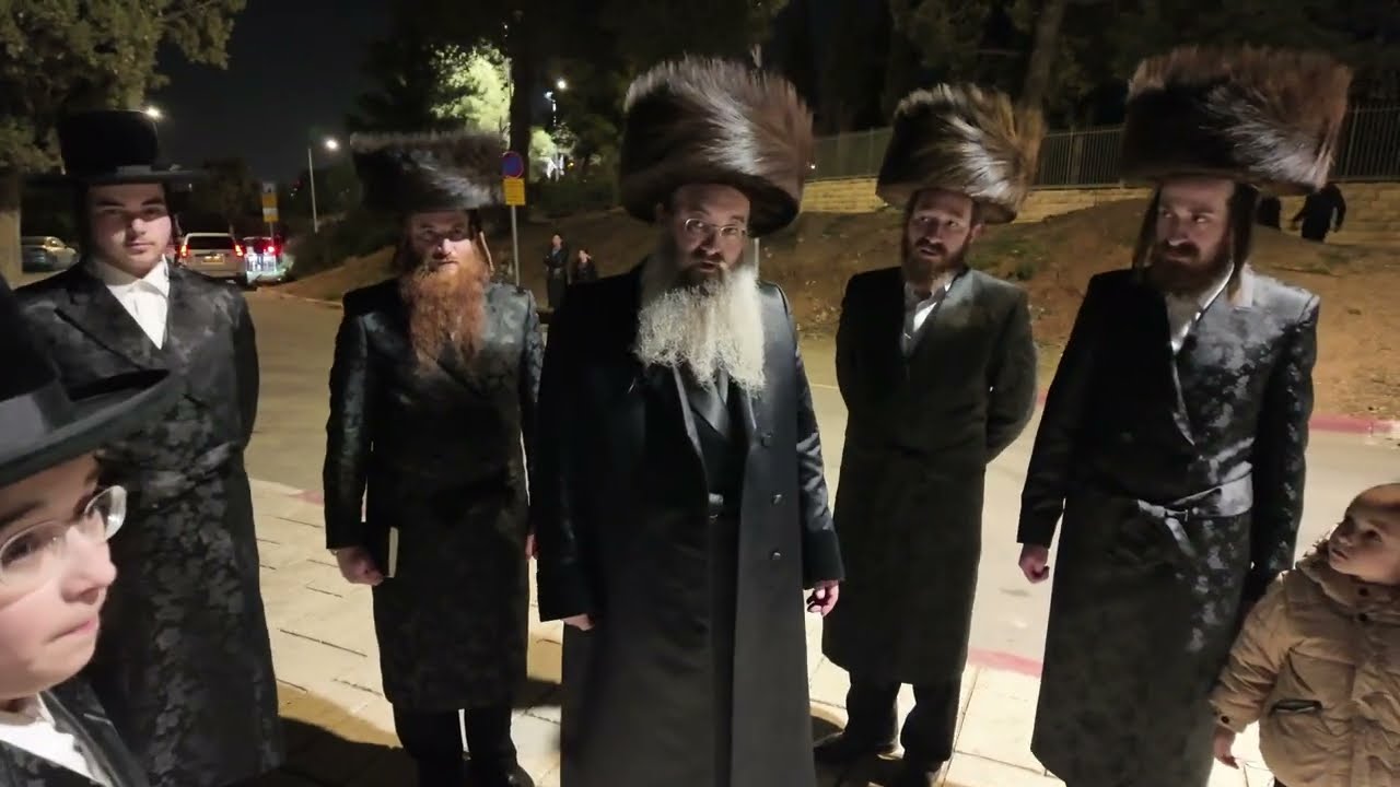 האדמו"ר מסאדיגורה שליט"א בהר הצופים מול מקום המקדש | ג' דחוה"מ פסח תשפ"ו