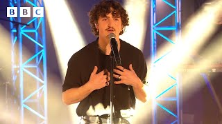 Benson Boone performs his number one hit 'Beautiful Things'  | The One Show - BBC