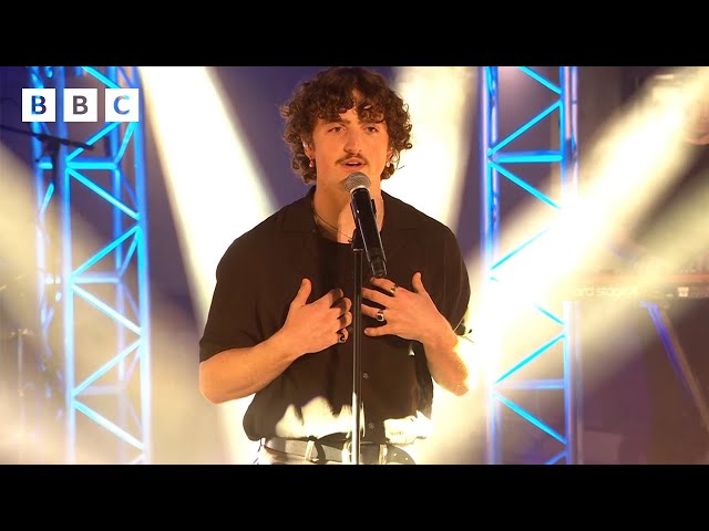 Benson Boone performs his number one hit 'Beautiful Things'  | The One Show - BBC class=