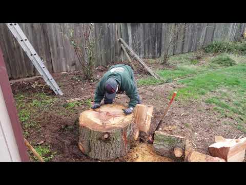Splitting wood the