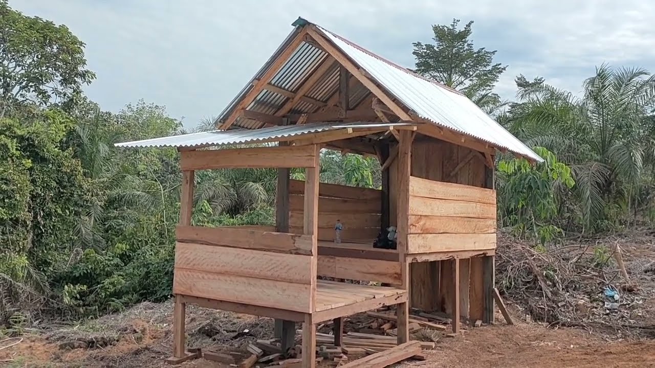 Build a shelter in the fields. (Pondok)