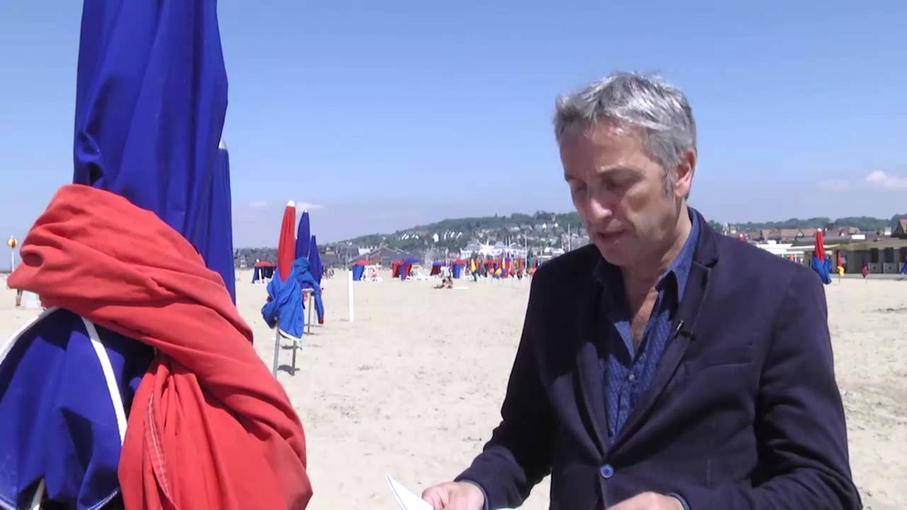 Deauville dévoile les Franciscaines le parasol vu par... Douglas