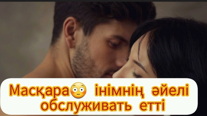 Жағажайдағы жалаңаш емізік