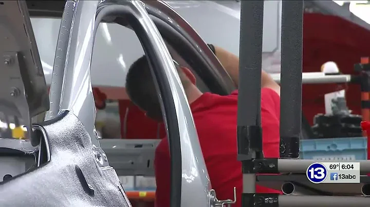 Detroit Auto Show kicks off as potential UAW strike looms