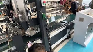 Automatic partition inserting machine 