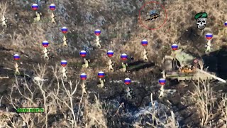 Horrible! Ukrainian FPV Drones Brutally Blow up Russian Infantry Fleeing in Frontline Avdiivka