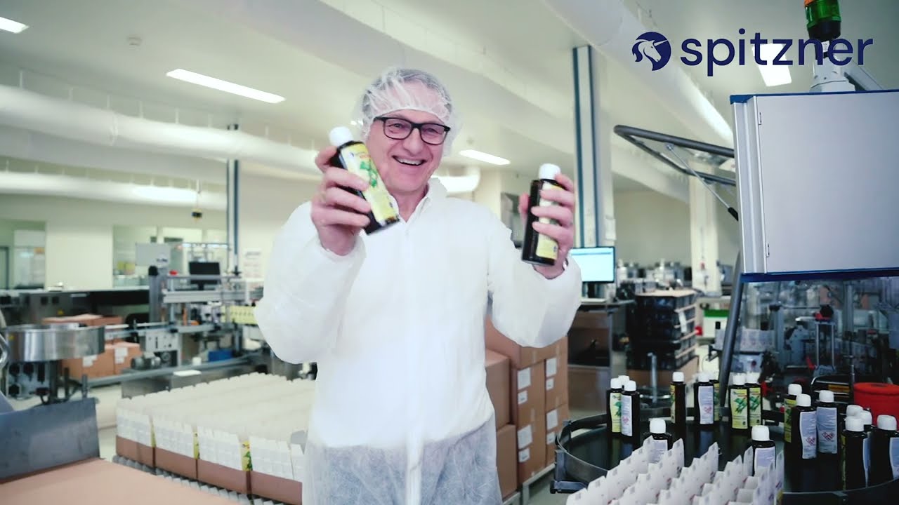 Handabfüllung der 190ml Flaschen für den Spitzner Saunaaufguss