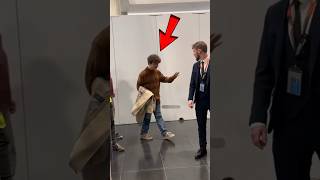 Pourquoi Gaten Matarazzo marche comme un homme de 70 ans à son jeune âge ?