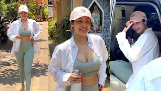 Malaika Arora Papped Outside Her Yoga Classes Happily Greeting Media Even After Being Tired