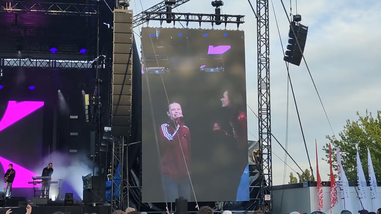 Natalia Szroeder - Parasole (zaśpiewane z dziewczyną z publiczności) | Juwenalia Lublin 2025