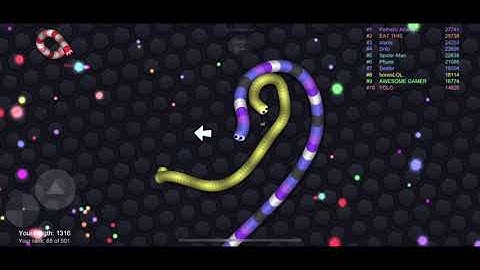 Playing Slither.io AI for the first time