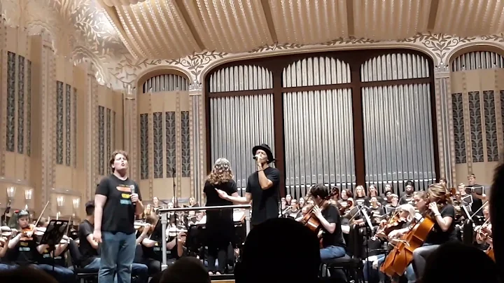 Charlie Proctor sings with Jason Mraz