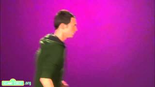 Sesame Street - The spider runs after Jim Parsons and crashes