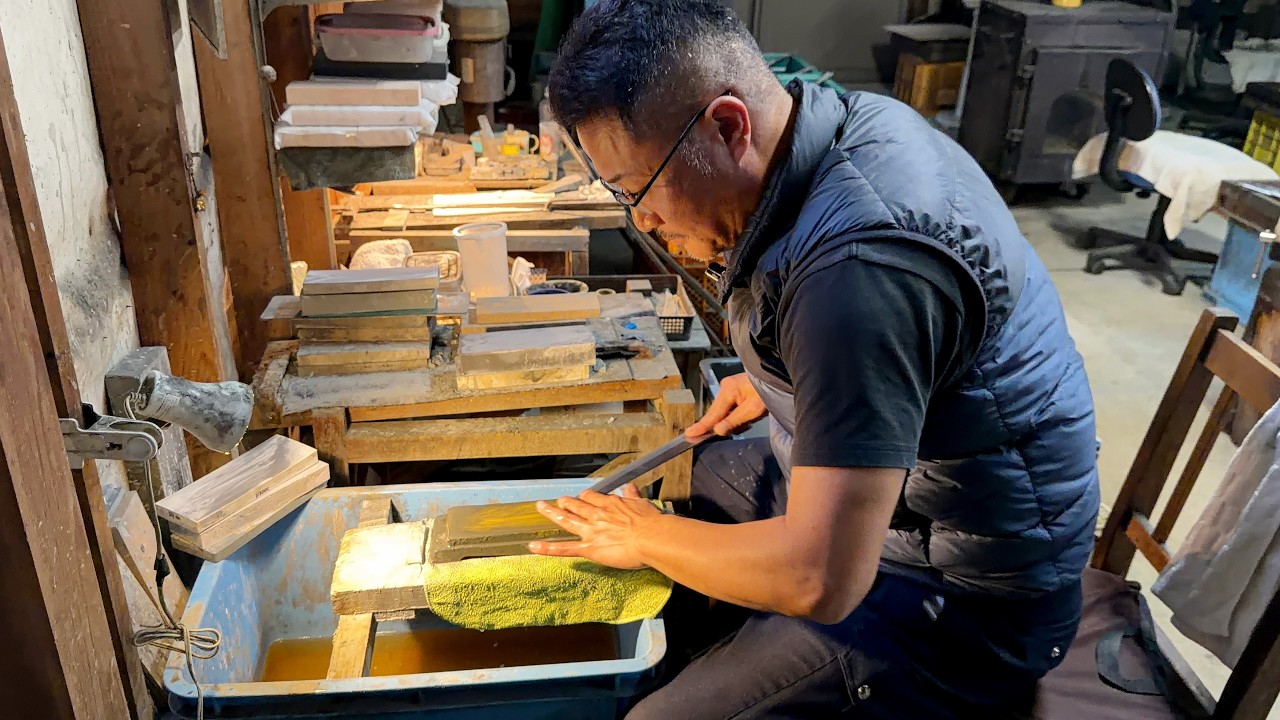 УДИВИТЕЛЬНЫЕ ИНСТРУМЕНТЫ ЯПОНСКОГО МАСТЕРА ПО ЗАТОЧКЕ НОЖЕЙ