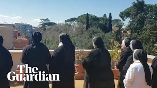 Nuns in Rome sing hymns from rooftop amid coronavirus crisis