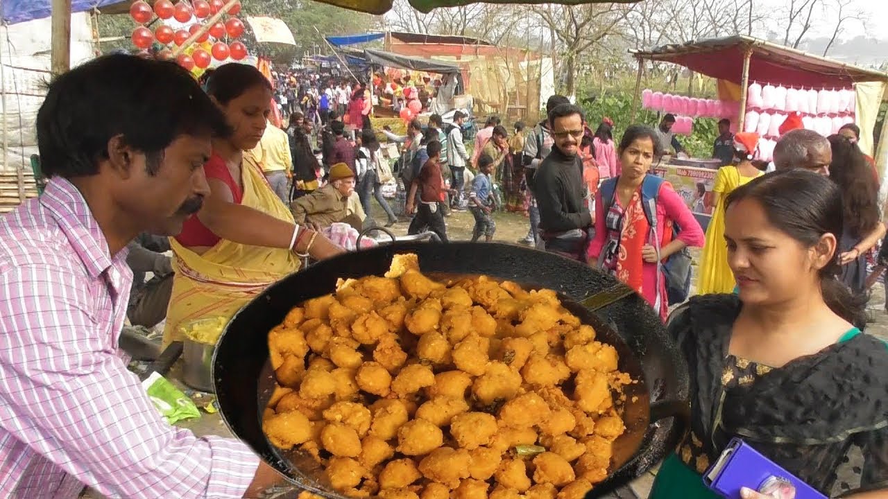 Bengali Husband Wife Selling Dal Pakoda @ 20 rs Per 100 gram - Indian Village Street Food | Indian Food Loves You