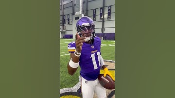 Vikings Jersey looking too clean on me 😮‍💨