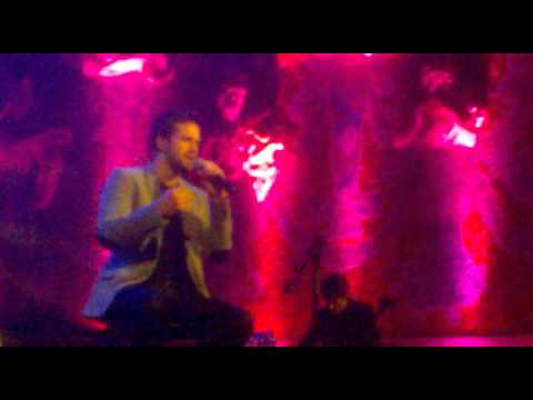 Pablo Alboran-La vie en rose con dedicacion a sus amigos Barcelona 6 Marzo 2012