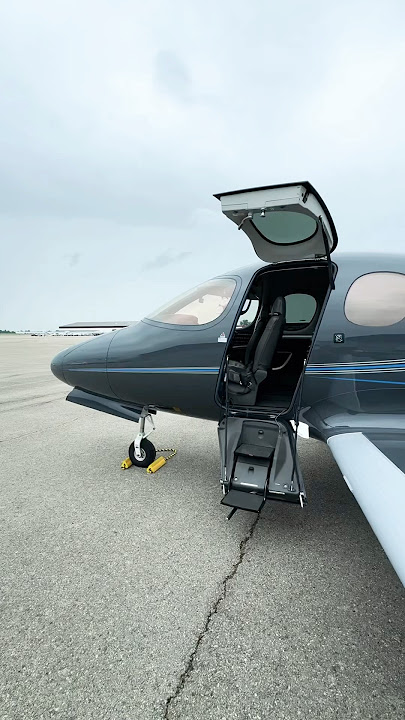 The Cirrus SF50 Vision Jet 😍 Are you ready to fly it??? 🛩️ #privatejet