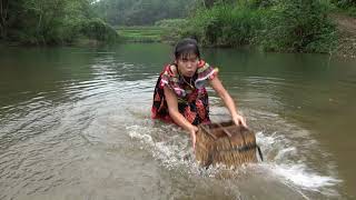 Smart girl's fishing catch a lot of fish for survival - Cooking fish eating delicious