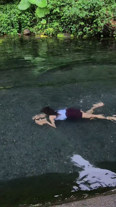 Segernya berenang di Pemandian Suganing Bangli