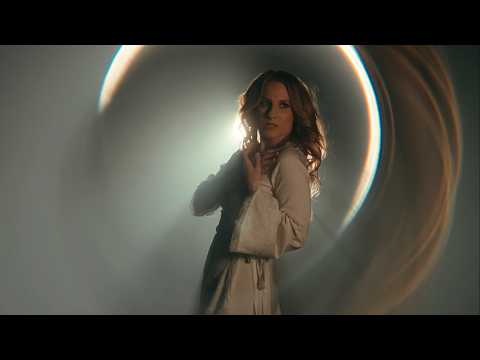 Caitlyn Smith - Circling Around It (Official Visualizer)