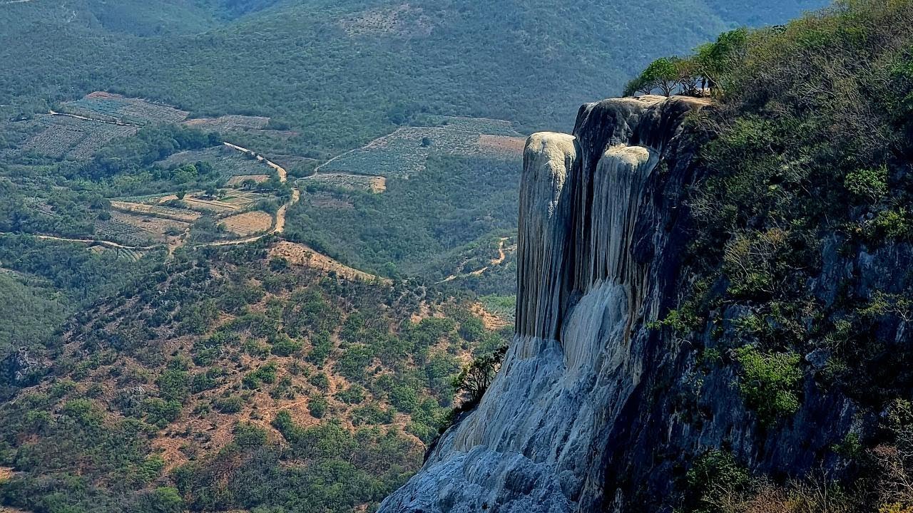 Motorcycle ride from Orizaba to Oaxaca city and a visit to Hierve el Aguato - [MEX Ep.140]