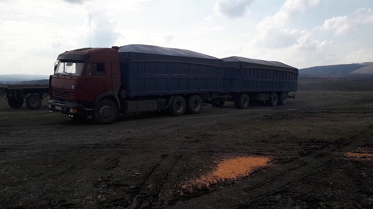 Ехали на камазе по кукурузному полю