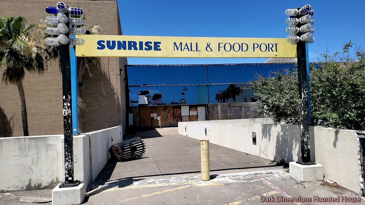DEAD MALL Sunrise Mall in Corpus Christi Texas Closed / Abandoned