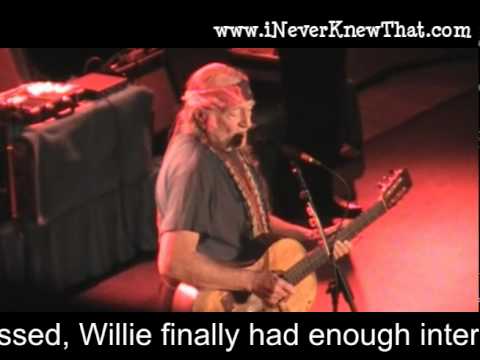 Willie Nelson live in Winchester, Virginia, singing Me and Paul Willie Nelson live in Winchester, Virginia, singing Me and Paul