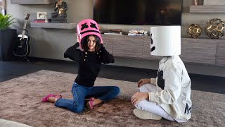 Смотреть клип Selena Gomez X Marshmello - Wolves