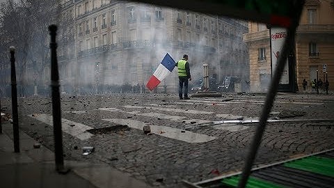 Без лидера, денег и правил. Как «желтые жилеты» стали самой неуправляемой протестной силой Европы