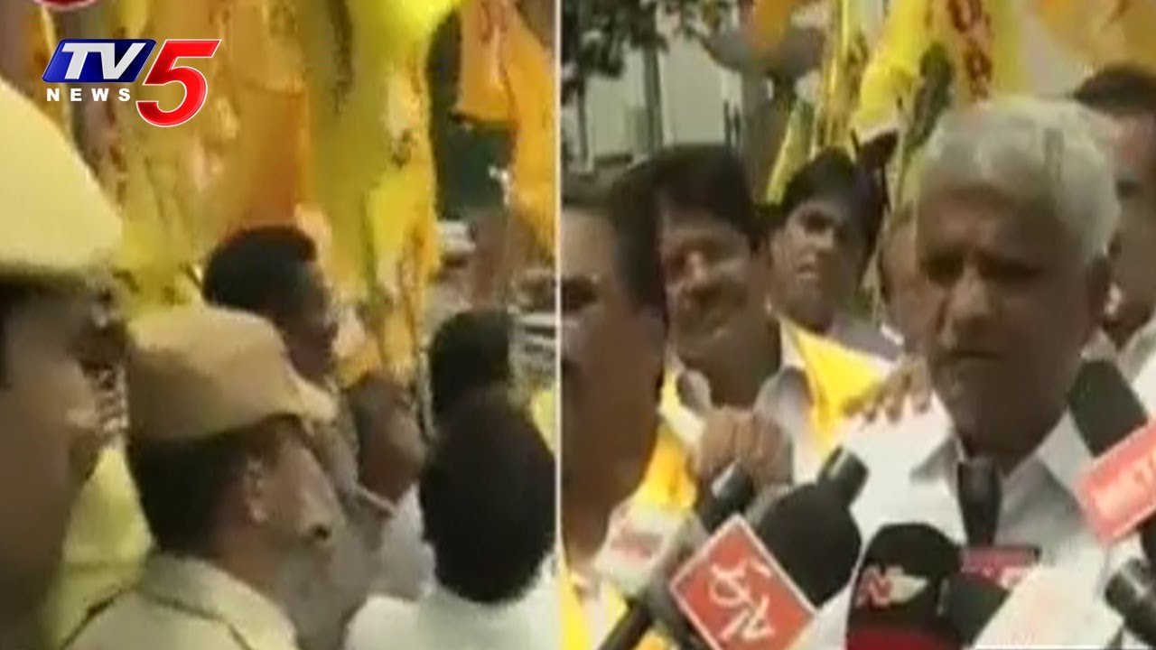 TTDP Leaders Protest Against TS Govt at SBI Over Farmers Runa Mafi | Hyderabad | TV5 News