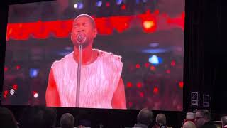 Usher shirtless on halftime Super Bowl 2024